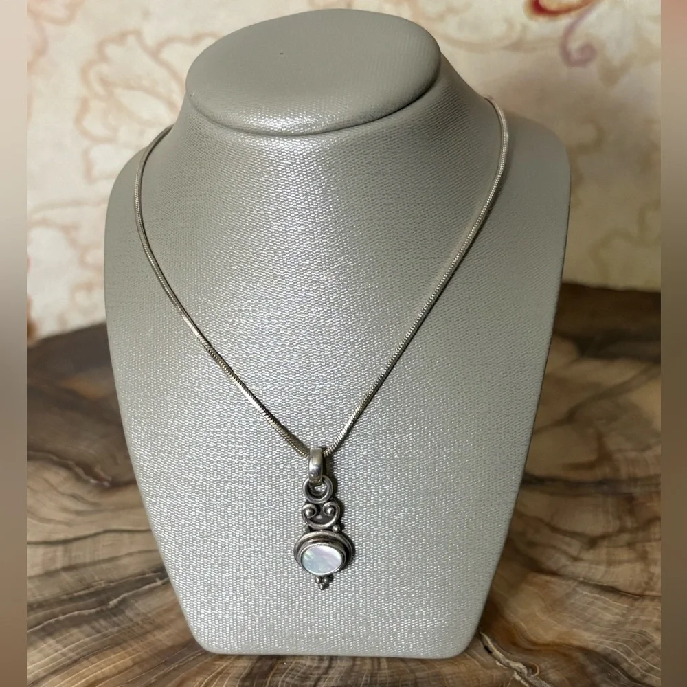 Sterling Silver Beaded Mother of Pearl Inlay Oval Pendant Necklace
